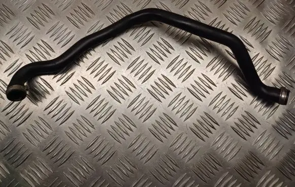 Volvo V70 Breather hose/pipe 8692241
