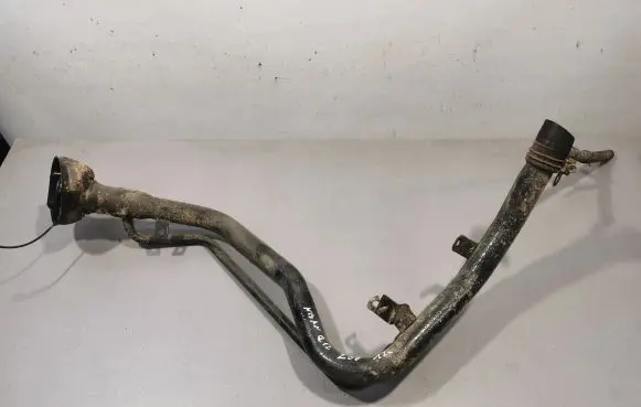 Nissan Qashqai+2 Fuel tank filler neck pipe 