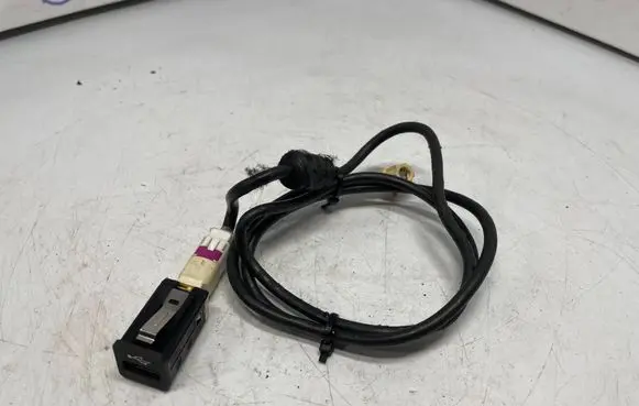BMW X3 F25 USB socket connector 9167196 61319167196 9237656