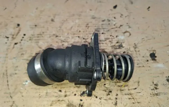 BMW 1 E81 E87 Thermostat/thermostat housing 104099720 160709F