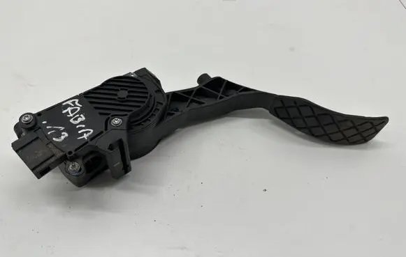 Skoda Fabia Mk2 (5J) Accelerator throttle pedal 6R2721503D