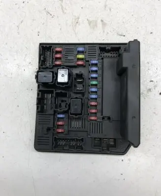 Nissan Qashqai Fuse module 284B7JD00B 519228324