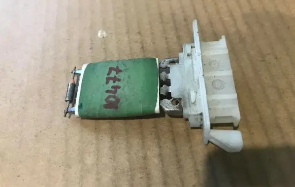 Toyota Aygo AB10 Heater blower motor/fan resistor 13223A VALEO