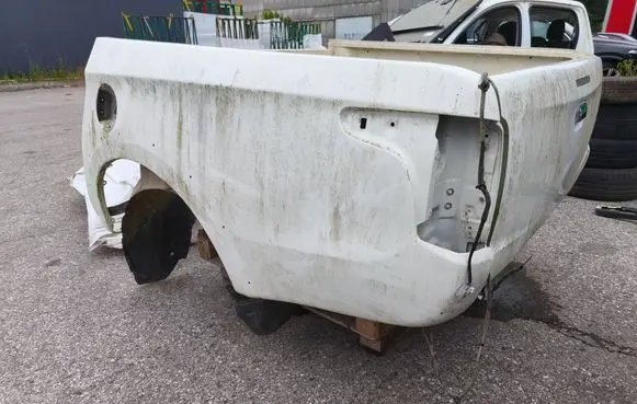 Mitsubishi L200 Pick-up truck tonneau cover 