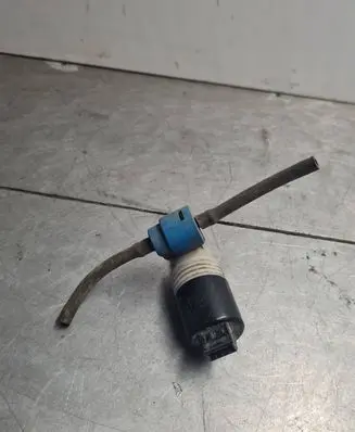Volkswagen Golf III Windscreen/windshield washer pump 1H6955651