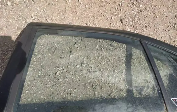 Nissan Primera Rear door window glass as2