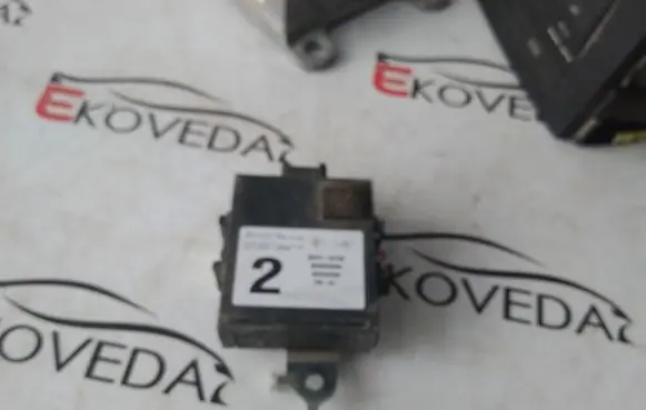 Toyota Auris 150 Door control unit/module 8974102130
