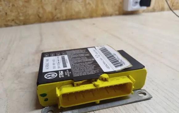 Volkswagen PASSAT B6 Airbag control unit/module 3C0909605J 391130 2606290P