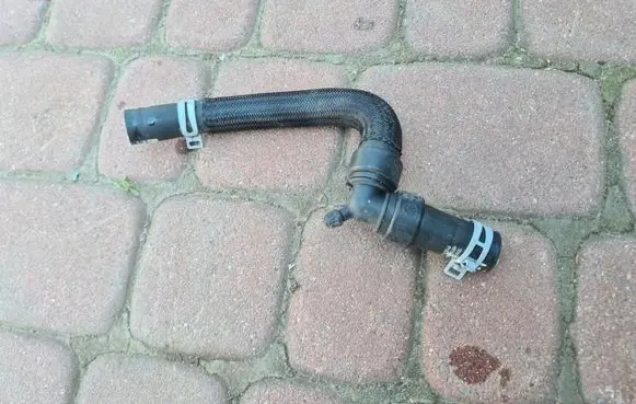 Renault Captur II Engine coolant pipe/hose 24102050R