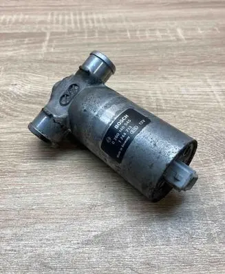 BMW 5 E39 Idle control valve (regulator) 1744713 0280140545