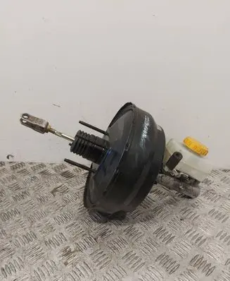 Nissan Navara D22 Brake booster 86401539 M215T