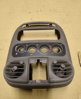 Chrysler PT Cruiser Radio/GPS head unit trim 0UD22WL8AC 05291573AA