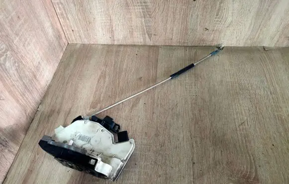 Seat Ibiza IV (6J,6P) Front door lock 5N2837015C