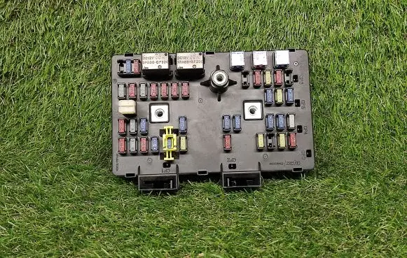 Saturn Vue Power management control unit T319IP