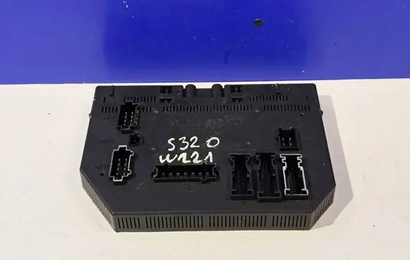 Mercedes-Benz S W221 Fuse box set A2215402862 A2215457732