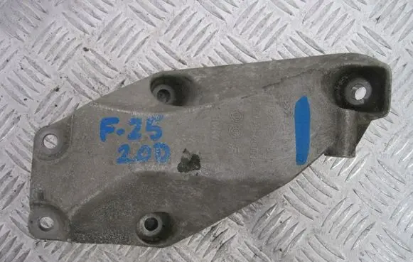 BMW 2 Active Tourer U06 Engine mount bracket 6861401
