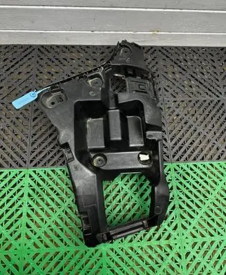 BMW 1 F40 Rear bumper mounting bracket 7461399