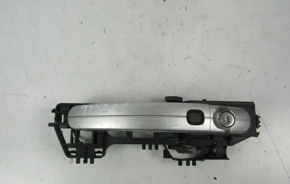 Volkswagen PASSAT B6 Front door exterior handle 