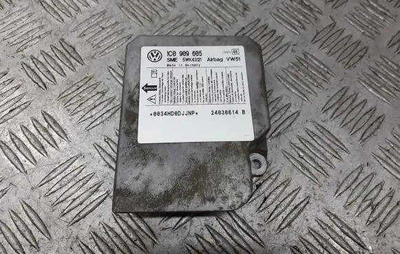Skoda Octavia Mk1 (1U) Airbag control unit/module 1C0909605
