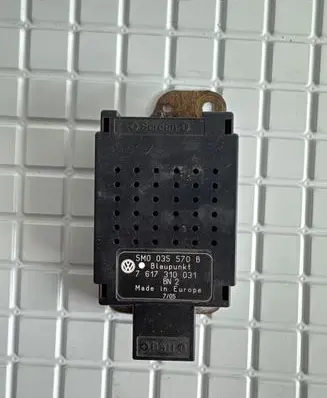 Volkswagen Golf V Aerial antenna amplifier 5M0035570B 7617310031