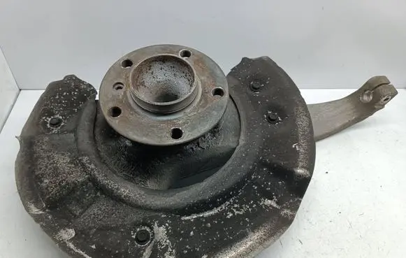 Front wheel hub