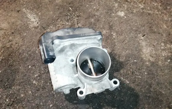 Volkswagen Polo V 6R Throttle valve 03D133062F