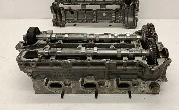Mercedes-Benz E W212 Engine head 