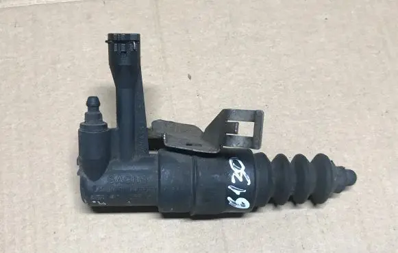 Clutch slave cylinder