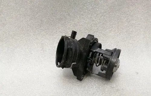 Mercedes-Benz C W205 Thermostat housing A2762000315