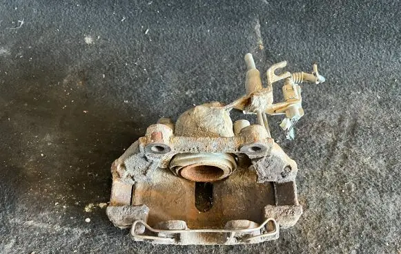 Volkswagen PASSAT B5.5 Front brake caliper