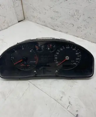 Audi A4 S4 B5 8D Speedometer (instrument cluster) 8E0919861F 110008989001