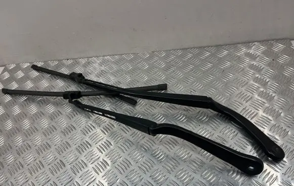 BMW 3 E90 E91 Front wiper blade arm