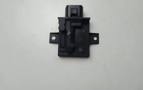 Jaguar XE Fuel injection pump control unit/module FK729D370AD