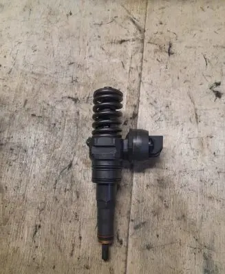 Volkswagen Caddy Fuel injector 038130073BR