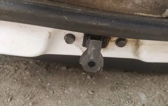 Chevrolet Captiva Rear door check strap stopper