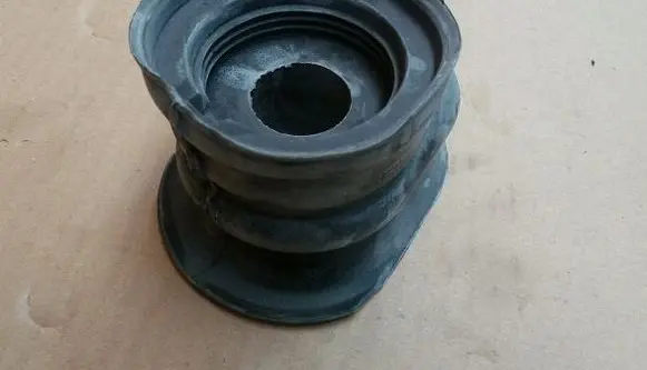 Opel Zafira C Front door rubber seal 23106608