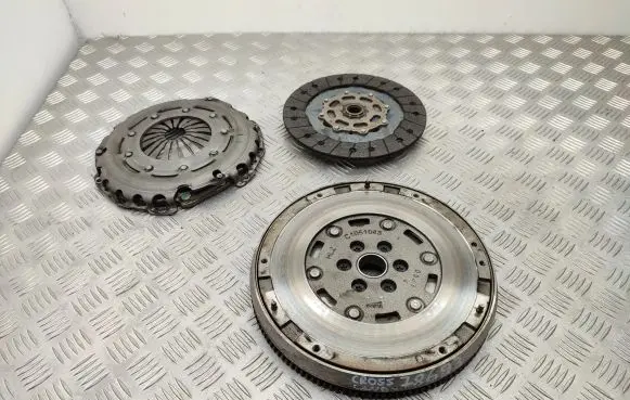 Opel Crossland X Clutch set kit 9813700880