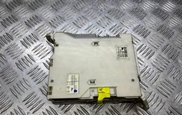 Lexus IS 220D-250-350 Fuse module 8273053050 6A261609 9478