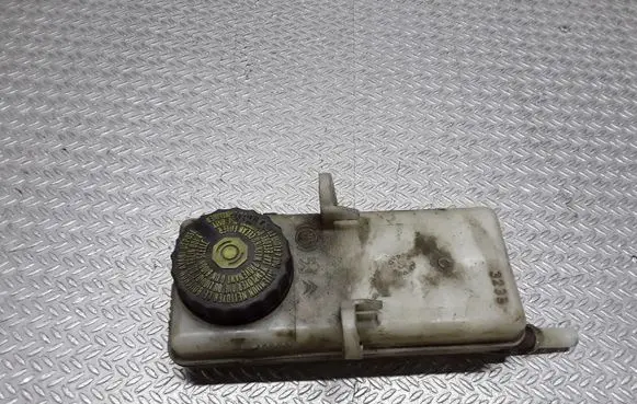 Brake fluid reservoir