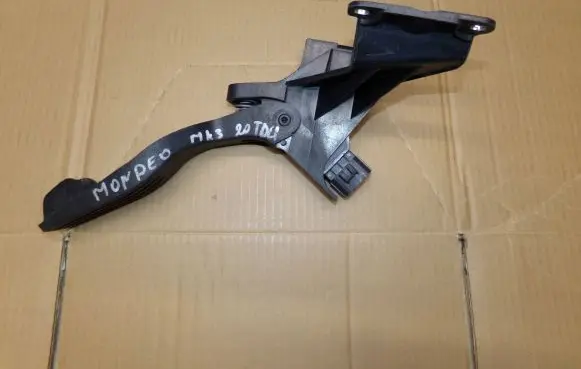 Ford Mondeo Mk III Accelerator throttle pedal 1S719F836BB