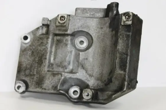Volkswagen PASSAT B5 Engine mounting bracket 038260885C