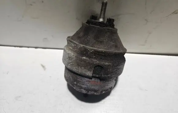 Audi A4 S4 B5 8D Engine mount bracket 8D0199379J