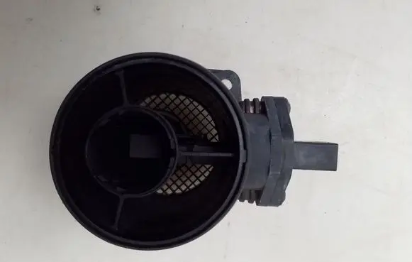 Volkswagen PASSAT B6 Mass air flow meter 074906461B