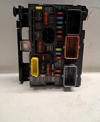 Peugeot 5008 Fuse box set 9675877980