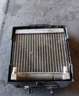 BMW 5 F10 F11 Engine oil radiator 7572542 P8413002
