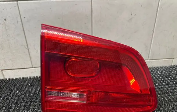 Volkswagen Touran I Tailgate rear/tail lights