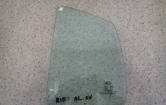 KIA Rio Sliding door window/glass