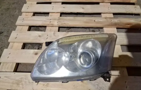 Toyota Avensis T250 Headlight/headlamp