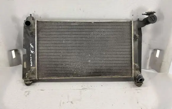 Toyota Avensis T220 Coolant radiator