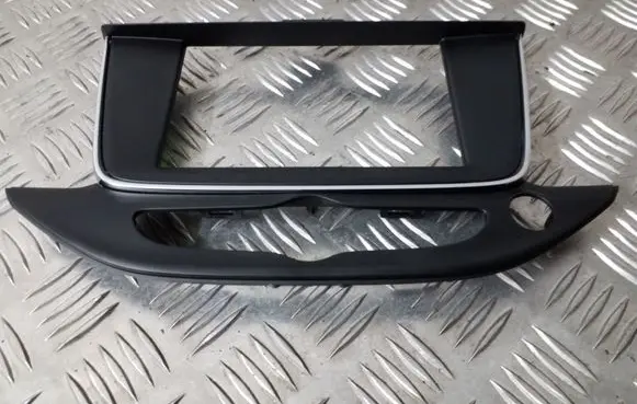 Opel Astra K Radio/GPS head unit trim 39009825